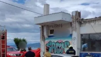 Shembet ndërtesa e braktisur në Greqi, vdes kalimtarja, plagosen dy fëmijët e saj