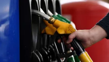 SHIFRAT / Nafta bie me 16,5% në bursa, në Shqipëri me vetëm 1,8%