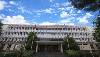 Shqipëria mirëpret armëpushimin SHBA-Iran: Një hap drejt stabilitetit global dhe sigurisë energjetike