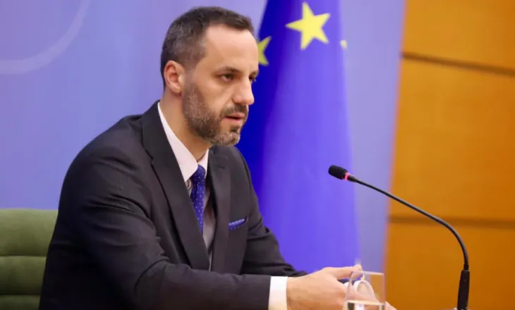 “Si do jetoje me rrogën e një polici?”, Lamallari: Paguhen shtesë për protesta e evente, s’mund të ketë rritje galopante