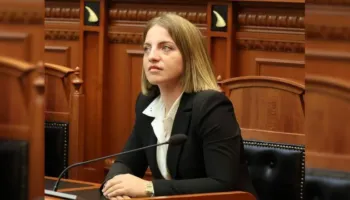 ‘S’kam me e lëshue gegnishten teme’, Koçeku u përgjigjet kritikave për të folurën në dialekt: Nëse duhet rri në gardhin tim dhe…