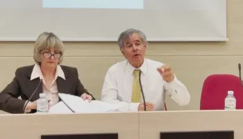 Studiuesi francez për Kadarenë: Mbrojtja nga Enver Hoxha i kushtoi humbjen e Nobelit