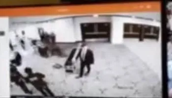 Sulmi në darkën e Trump, ja momenti kur agresori neutralizohet nga agjentët e Shërbimit Sekret (VIDEO)