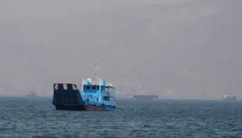 Sulmohen 3 anije mallrash në Ngushticën e Hormuzit, rriten tensionet në Gjirin Persik