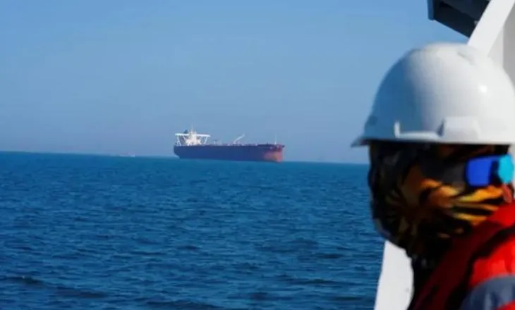 Teherani ‘rihap’ Hormuzin, por vijon bllokada amerikane! Trump: Do të arrihet një marrëveshje brenda 2 ditësh