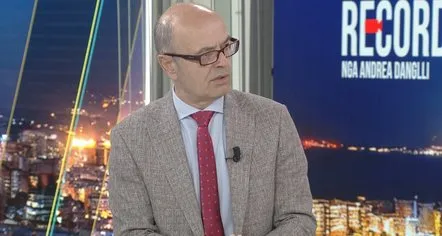 Tensionet në Kuvend, Petro Koçi: Politika është bërë teatër! PD po shmang debatin