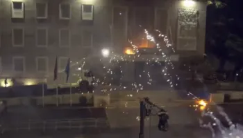 Tensionet në protestë, Lamallari: Shqipëria s’do të merret peng nga një pakicë që përdor të miturit për të fshehur dështimet