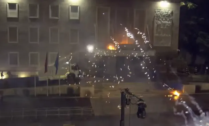 Tensionet në protestë, Lamallari: Shqipëria s’do të merret peng nga një pakicë që përdor të miturit për të fshehur dështimet