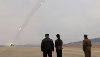 Tensioni në rritje, Koreja e Veriut lëshon raketa balistike drejt Jugut dhe detit të Japonisë