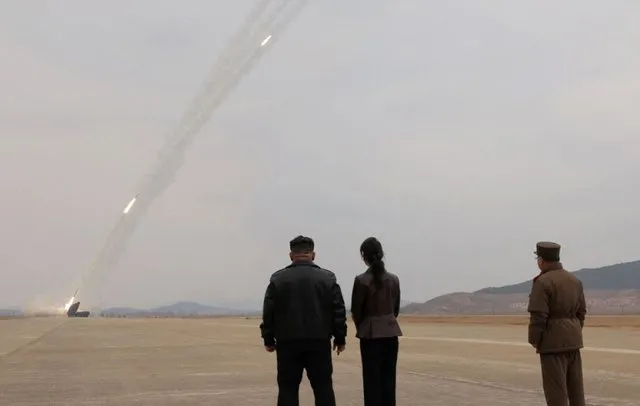 Tensioni në rritje, Koreja e Veriut lëshon raketa balistike drejt Jugut dhe detit të Japonisë