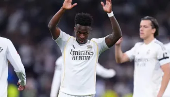 Tifozët e bëjnë Bernabeun “arenë” protestash, çfarë ndodhi në betejën pas kapitullimit të Real Madridit në Champions