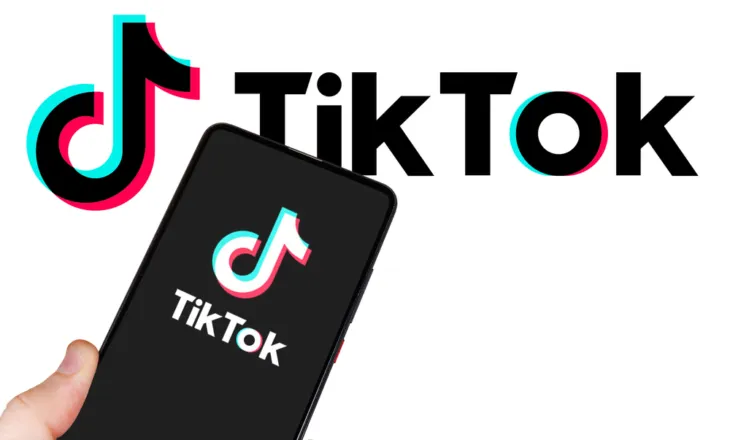 TikTok-u rrit divorcet, avokatja: Mësuesja në Tiranë kyçte burrin dhe fëmijët për të dalë live…