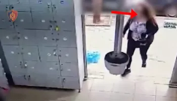Tiranë, në pranga gruaja që vodhi 40 mijë paund në një market. I arrestuar edhe një 28-vjeçar