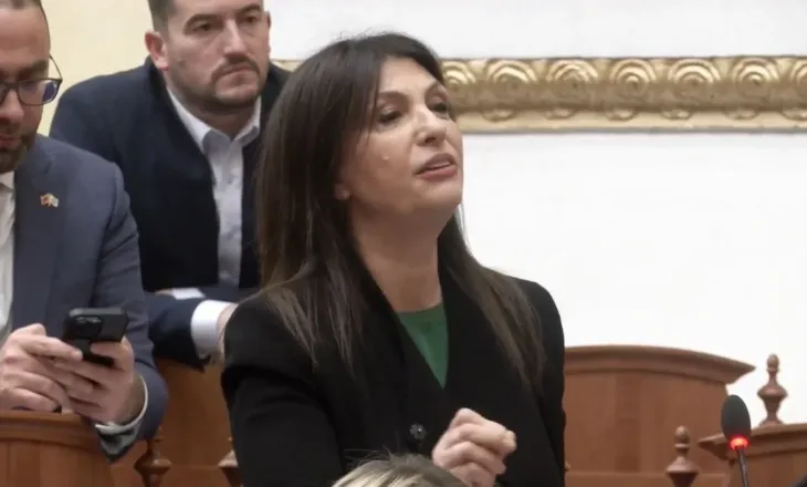 Topalli bëhet “nostalgjike”, rikthen shprehjen “kape për zhelesh, nxirre jashtë”, ironizon Peleshi: S’ma merrte mendja…