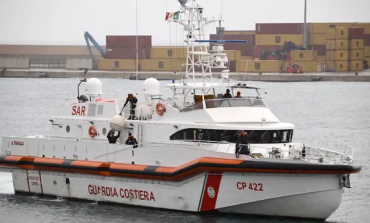 Tragjedi në det, roja bregdetare italiane gjen 19 të vdekur në gomonen me emigrantë