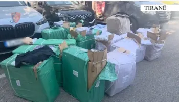 Transportonte 19 thasë me veshje kontrabandë, arrestohet i riu në Tiranë