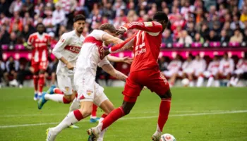 Tre gola për gjashtë minuta, nis festa në “Allianz Arena”. Bayern e mbyll në avantazh pjesën e parë ndaj Stuttgart (video)