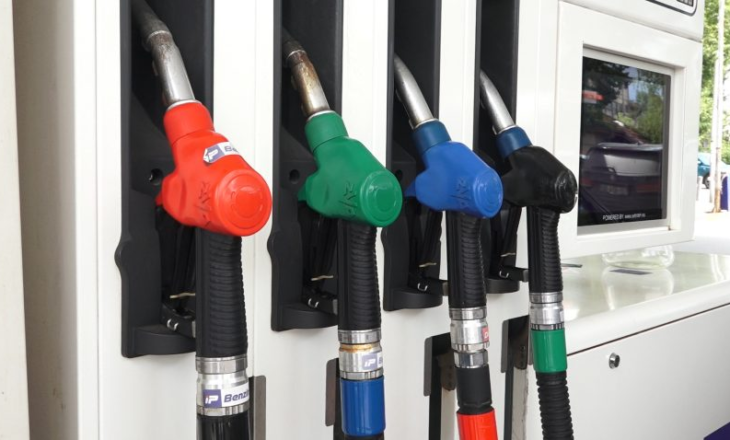 Trefishohet shitja e naftës në RMV, 200 mijë litra në ditë blihen kryesisht nga shoferët e Shqipërisë