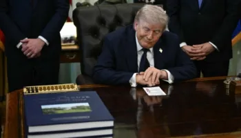 Trump bie në sondazhe, humb mbështetjen e të pavarurve dhe republikanëve që s’kanë lidhje me MAGA-n