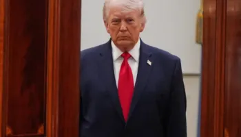 Trump kërcënon me tarifa 50% vendet që furnizojnë Iranin me armë. Garda Revolucionare paralajmëron: “Duart në këmbëz”…