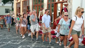 Turizmi në rritje/ Mbi 1.2 milionë hyrje në Shqipëri gjatë muajit mars, INSTAT konfirmon rritjen me 11.7%