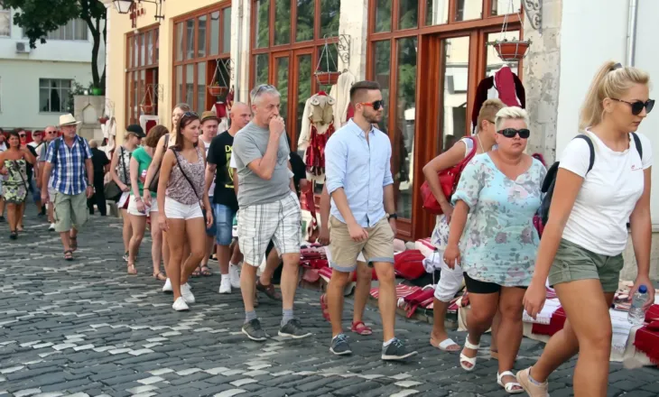 Turizmi në rritje/ Mbi 1.2 milionë hyrje në Shqipëri gjatë muajit mars, INSTAT konfirmon rritjen me 11.7%