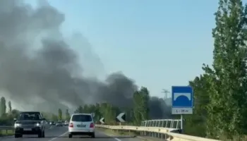 Tymi pushton aksin Lezhë-Milot, digjen sërish goma dhe kabllo në brigjet e Matit