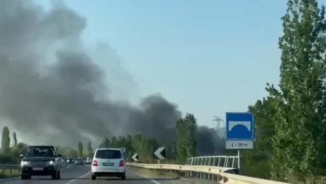 Tymi pushton aksin Lezhë-Milot, digjen sërish goma dhe kabllo në brigjet e Matit