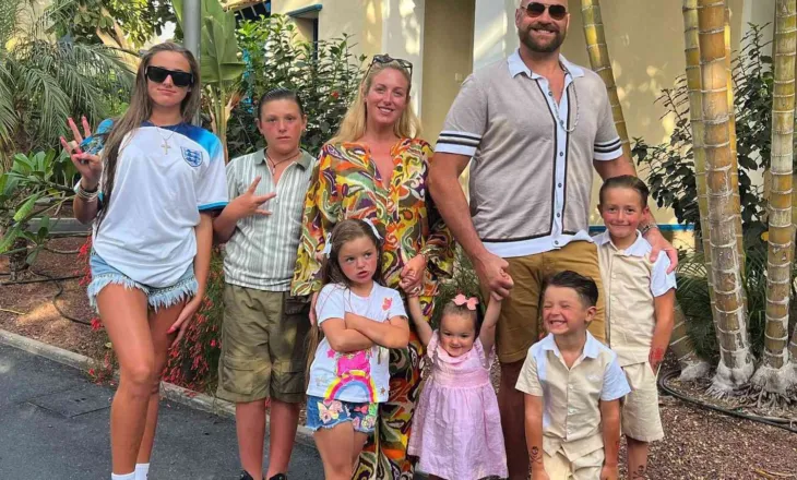 Tyson Fury ndan sekretet e jetës me bashkëshorten Paris: Bëjmë s*ks 4-5 herë në javë, dëshiroj 10 fëmijë