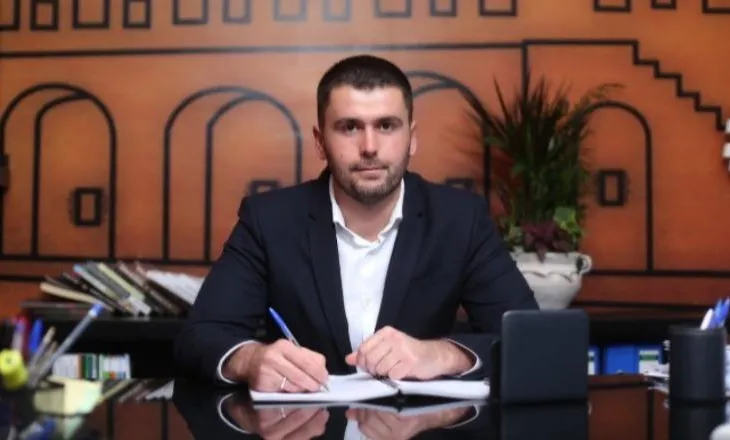 U dënua me 1 vit burg për ‘korrupsion zgjedhor’, ish-kryebashkiaku i Rrogozhinës rekurs vendimit në Gjykatën e Lartë