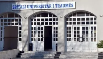 U godit me gur në kokë nga motra e mitur gjatë lojës, 4-vjeçari ndërron jetë në Spitalin e Traumës