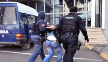 U kap në makinë me 1045 doza kanabis gati për shitje, arrestohet 55-vjecari në Durrës