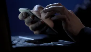 U paraqitën si agjentë burse dhe e bindën të investonte, si u mashtrua 63-vjeçari dhe humbi 197 mijë euro