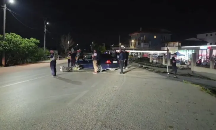 U përplas me një makinë në Berat, plagoset rëndë drejtuesi i motorit