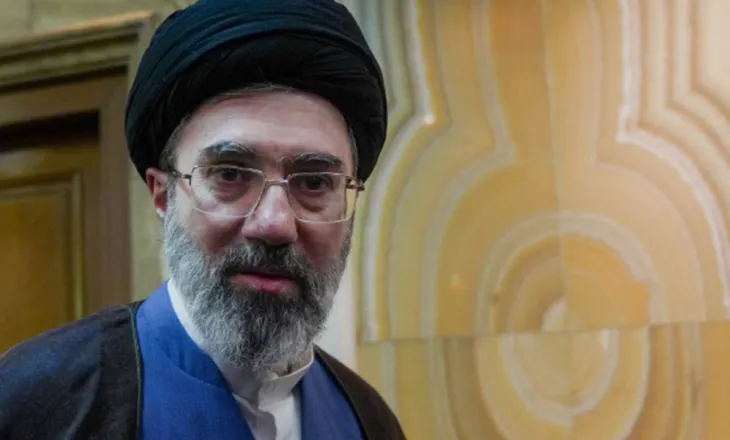 U plagos në sulmin ajror që i vrau të atin, dyshohet Mojtaba Khamenei është shpërfytyruar