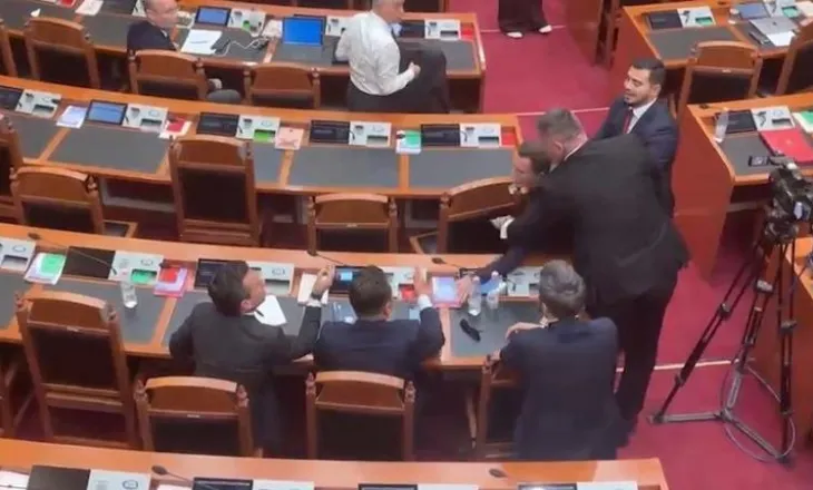 VIDEO/ Braçe ‘përplaset’ me Shehajn në Kuvend: Hajdut i vogël, je i vogël në gjithçka!