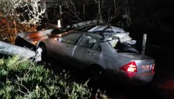 VIDEO / Tentoi t’i arratisej Policisë, drejtuesi i mjetit shkakton aksident