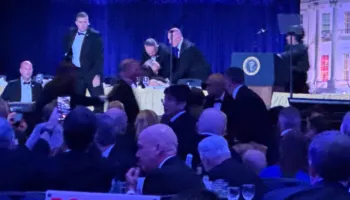 VIDEO/ Trump i shpëton një tjetër atentati, të shtëna me armë në darkën me gazetarët! Pranga autorit