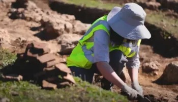 Vijojnë gërmimet në “Kodrën e Pusit” në Lushnje, dalin themelet e ndërtesës së kohës së Antikitetit
