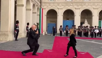 Vizita në Itali/ Edi Rama i ulet sërish në gjunjë Melonit (VIDEO)