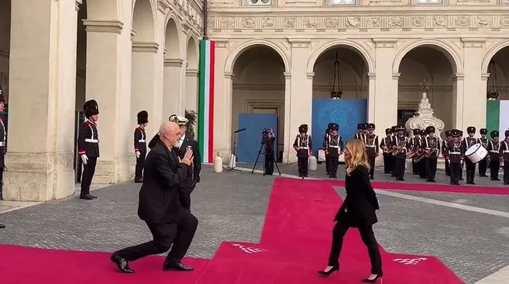 Vizita në Itali/ Edi Rama i ulet sërish në gjunjë Melonit (VIDEO)