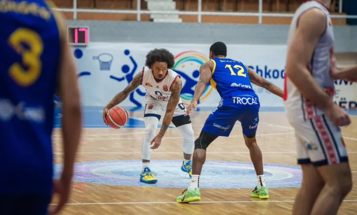 Vllaznia mposht Teutën edhe në Durrës, shkodranët në gjysmëfinale bashkë me Apoloninë