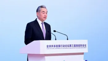 Wang Yi: Kina e gatshme të punojë me të gjitha palët