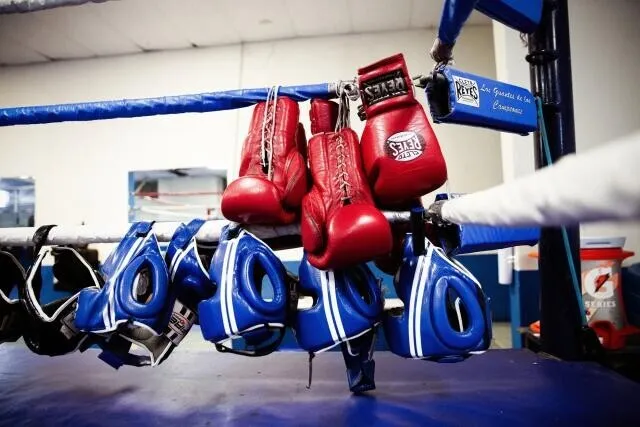 ‘World Boxing’ kthen rusë e bjellorusë në ring