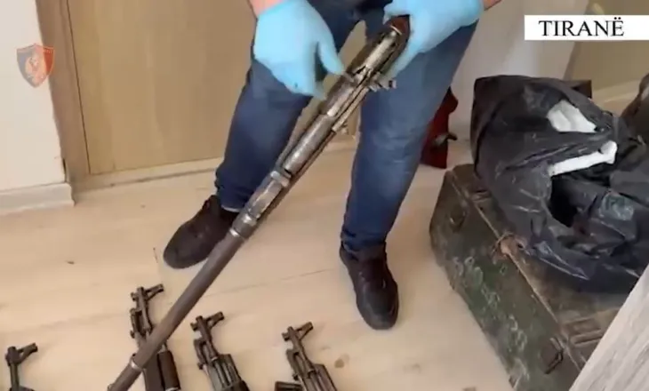 Zbulohet bazë armatimi në Tiranë, arrestohet 66-vjeçarja