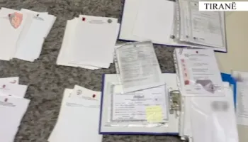 Zbulohet bazë falsifikimi diplomash gjimnazi dhe universiteti në Tiranë, arrestohet 51-vjeçari