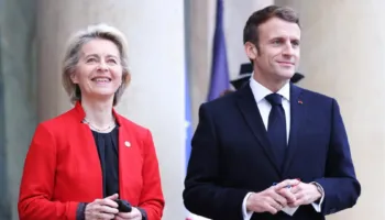 “Zemra e Evropës sonte rreh më fort në Hungari”/ Von der Leyen dhe Macron urojnë rivalin e Orban për fitoren