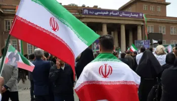 Zinxhirë njerëzish përqark centraleve, zbulohet plani i iranianëve pas kërcënimit të frikshëm të Trump