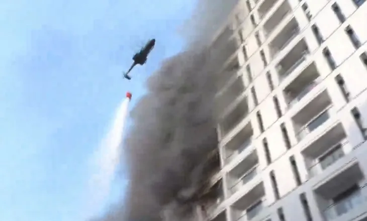 Zjarr i madh në Tiranë, helikopteri në ndihmë të zjarrfikësve