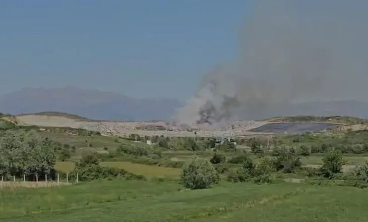 Zjarr në landfillin e Bushatit, 5 zjarrfikëse po punojnë për shuarjen e flakëve